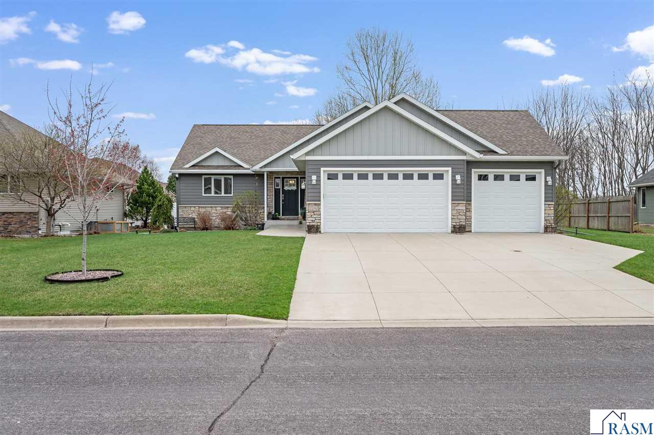 2292 Deerwood Drive North Mankato MN 56003