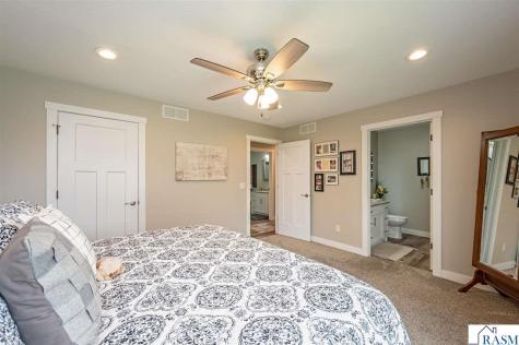 2292 Deerwood Drive North Mankato MN 56003