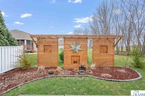 2292 Deerwood Drive North Mankato MN 56003