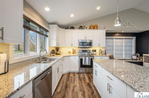 2292 Deerwood Drive North Mankato MN 56003