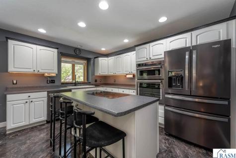 2153 Peregrine Lane North Mankato MN 56003