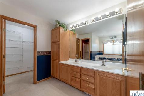 2153 Peregrine Lane North Mankato MN 56003