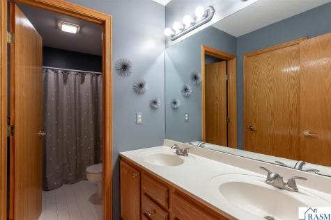 2153 Peregrine Lane North Mankato MN 56003