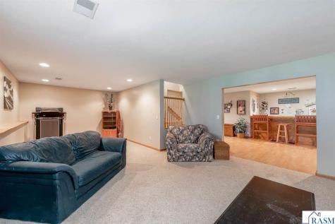 2153 Peregrine Lane North Mankato MN 56003
