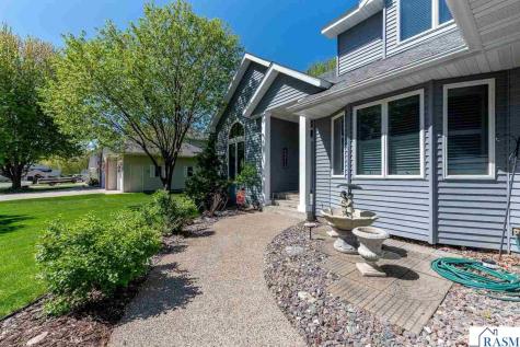 2153 Peregrine Lane North Mankato MN 56003