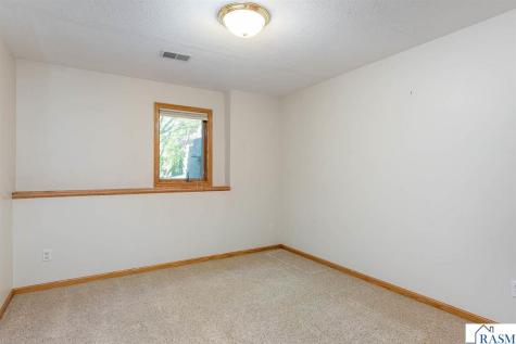2153 Peregrine Lane North Mankato MN 56003