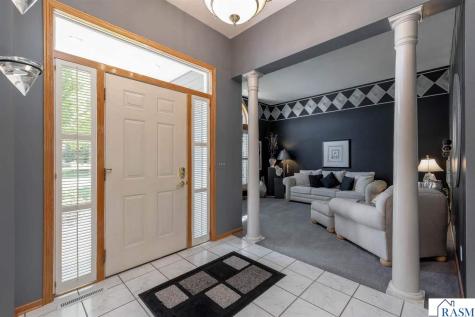 2153 Peregrine Lane North Mankato MN 56003