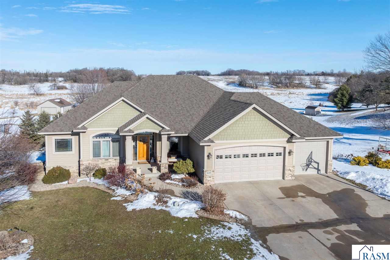 610 E Rolling Hills Drive Le Center MN 56057
