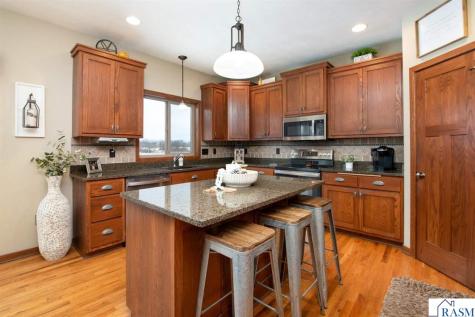 610 E Rolling Hills Drive Le Center MN 56057