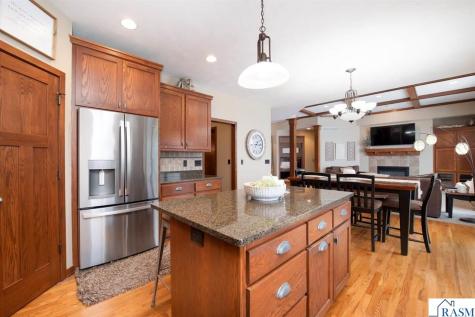 610 E Rolling Hills Drive Le Center MN 56057