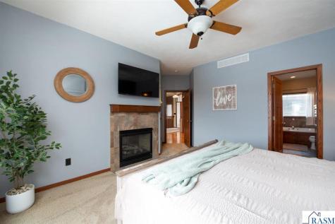 610 E Rolling Hills Drive Le Center MN 56057