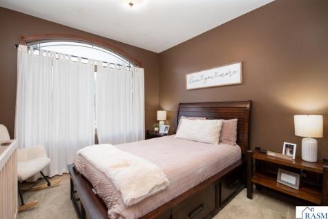 610 E Rolling Hills Drive Le Center MN 56057