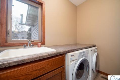 610 E Rolling Hills Drive Le Center MN 56057