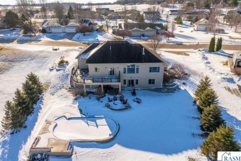 610 E Rolling Hills Drive Le Center MN 56057