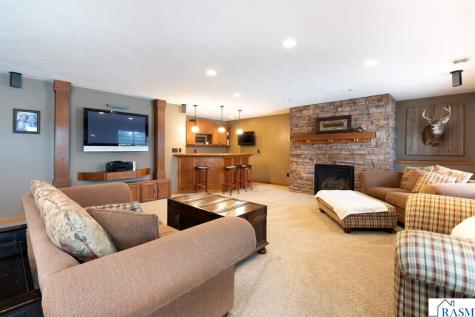 610 E Rolling Hills Drive Le Center MN 56057