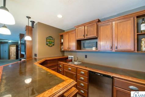 610 E Rolling Hills Drive Le Center MN 56057