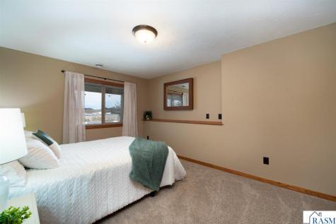 610 E Rolling Hills Drive Le Center MN 56057