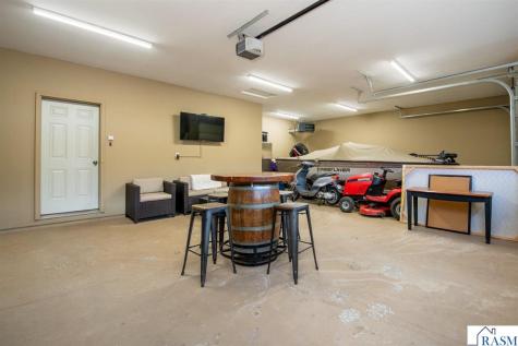 610 E Rolling Hills Drive Le Center MN 56057