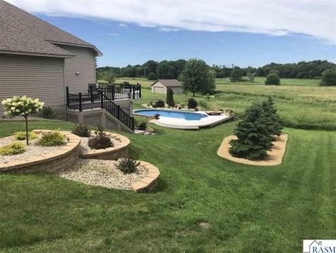 610 E Rolling Hills Drive Le Center MN 56057