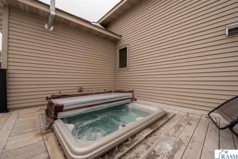 610 E Rolling Hills Drive Le Center MN 56057