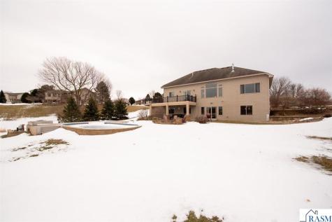 610 E Rolling Hills Drive Le Center MN 56057