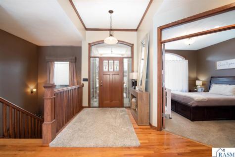 610 E Rolling Hills Drive Le Center MN 56057