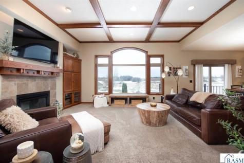 610 E Rolling Hills Drive Le Center MN 56057