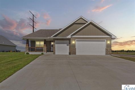 10 Sunset Court North Mankato MN 56003