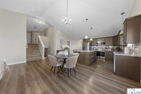 10 Sunset Court North Mankato MN 56003