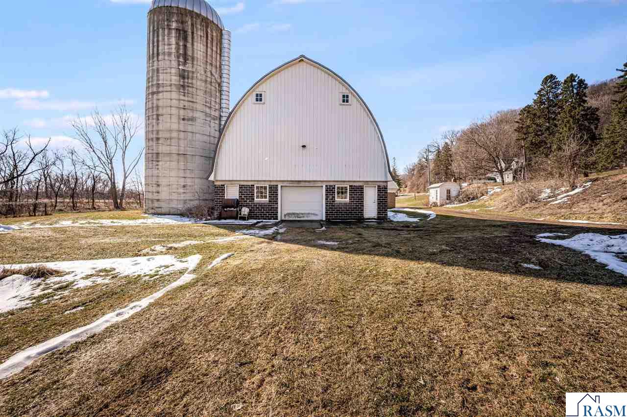 48050 Old River Bluff Road St. Peter MN 56082