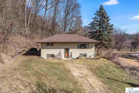 48050 Old River Bluff Road St. Peter MN 56082