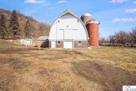 48050 Old River Bluff Road St. Peter MN 56082