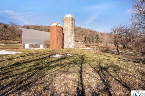 48050 Old River Bluff Road St. Peter MN 56082