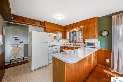 48050 Old River Bluff Road St. Peter MN 56082