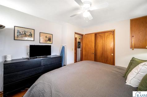 48050 Old River Bluff Road St. Peter MN 56082