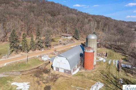 48050 Old River Bluff Road St. Peter MN 56082