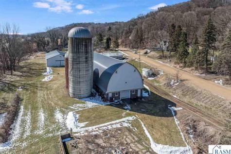 48050 Old River Bluff Road St. Peter MN 56082