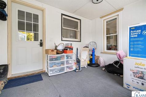 119 W 5th Avenue Minnesota Lake MN 56068