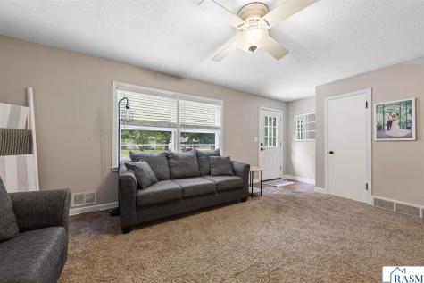 614 Lower Johnson Circle St. Peter MN 56082