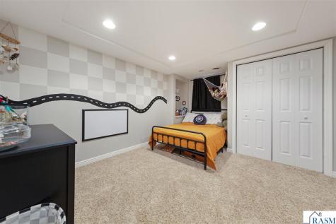 614 Lower Johnson Circle St. Peter MN 56082