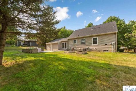 614 Lower Johnson Circle St. Peter MN 56082