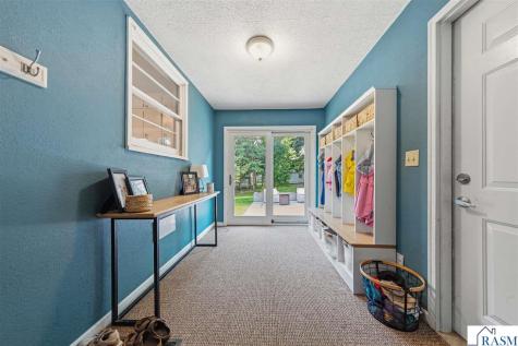 614 Lower Johnson Circle St. Peter MN 56082