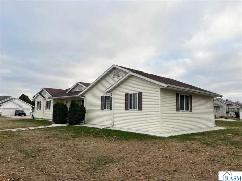 1007 Westwood Drive St. James MN 56081