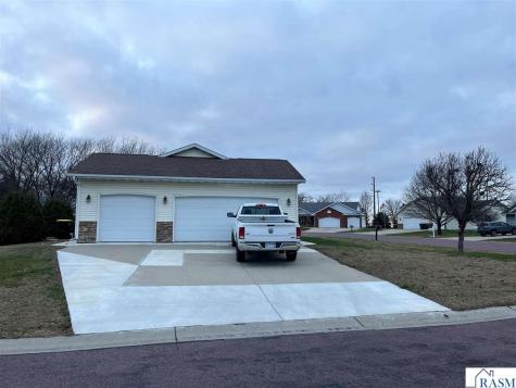 1007 Westwood Drive St. James MN 56081