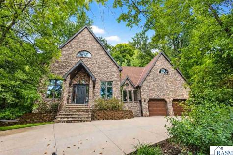 950 Belvista Drive North Mankato MN 56003