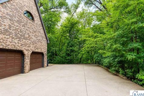 950 Belvista Drive North Mankato MN 56003