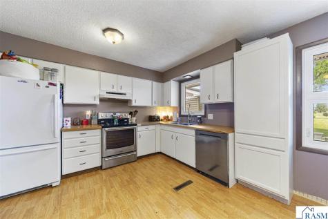 1129 S Ramsey Street Blue Earth MN 56013
