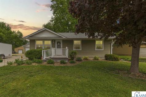 1129 S Ramsey Street Blue Earth MN 56013