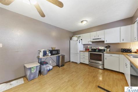 1129 S Ramsey Street Blue Earth MN 56013