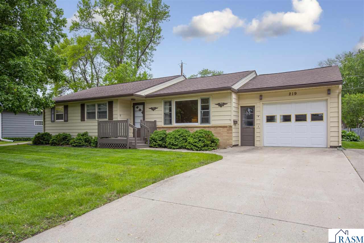 219 Floral Avenue Mankato MN 56001